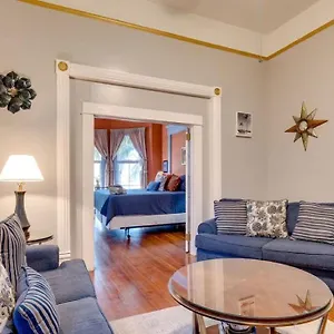elegant-2-bed-directly-on-forsyth-park.top-hotels-in-savannah.com/